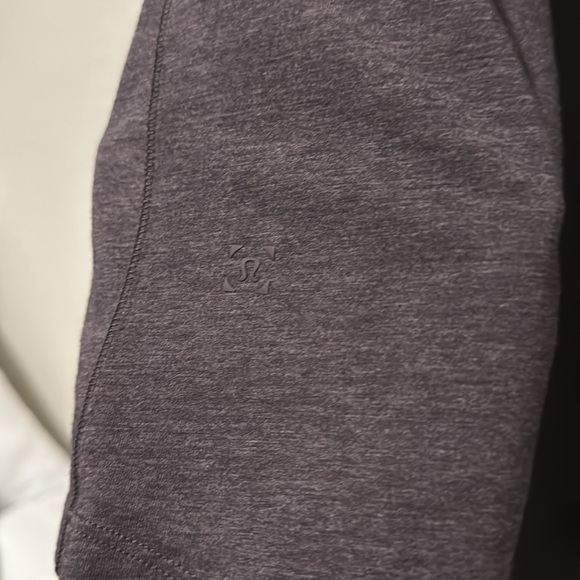 Lululemon Fundamental V-neck - Picture 3 of 4